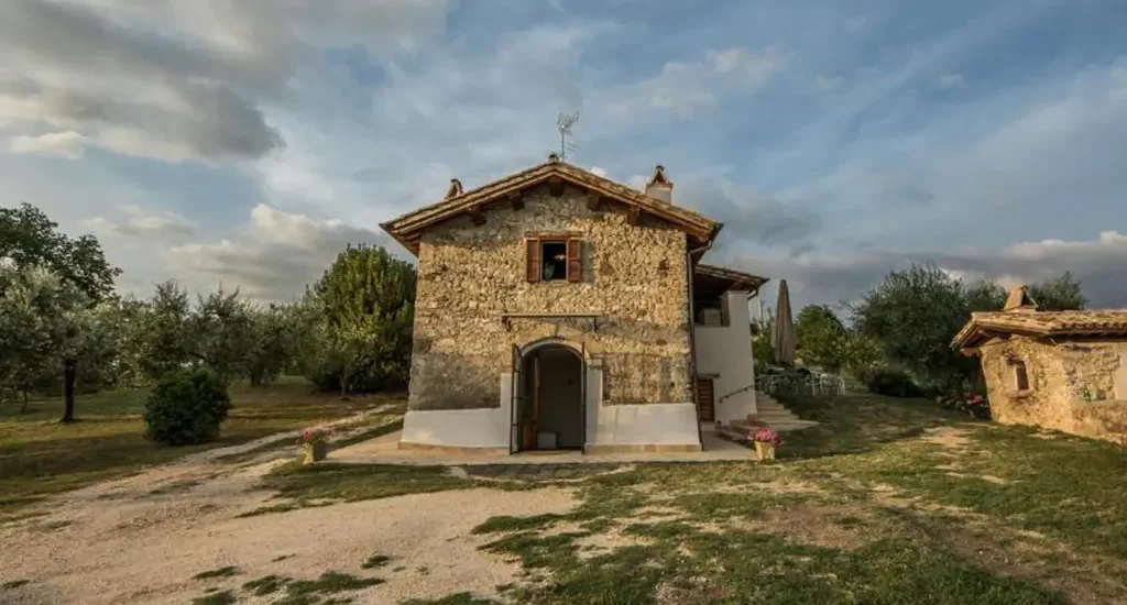 Agriturismo tra gli ulivi e piscina La Collina degli Ulivi Forano - GeoSabina