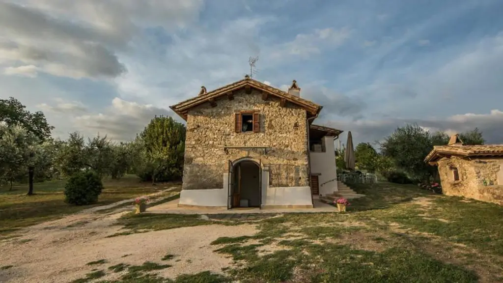 Agriturismo tra gli ulivi e piscina La Collina degli Ulivi Forano - GeoSabina