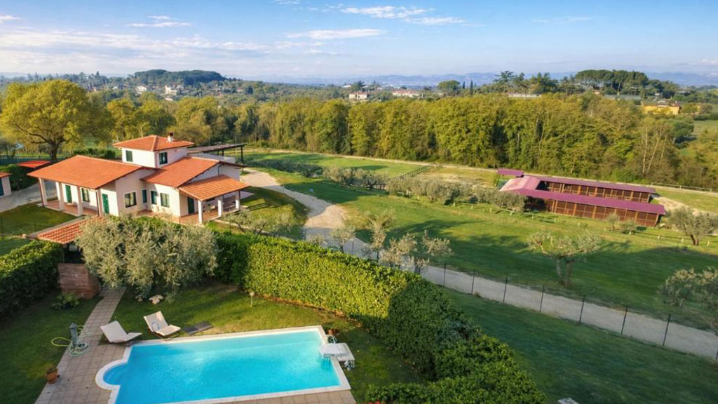 Giardino con piscina e struttura Le Vecchie Scuderie Fara in Sabina - GeoSabina