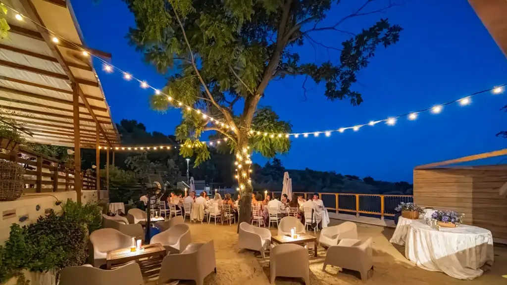 Terrazza panoramica e piatti di mare Ristorante I Granari Montopoli di Sabina - GeoSabina
